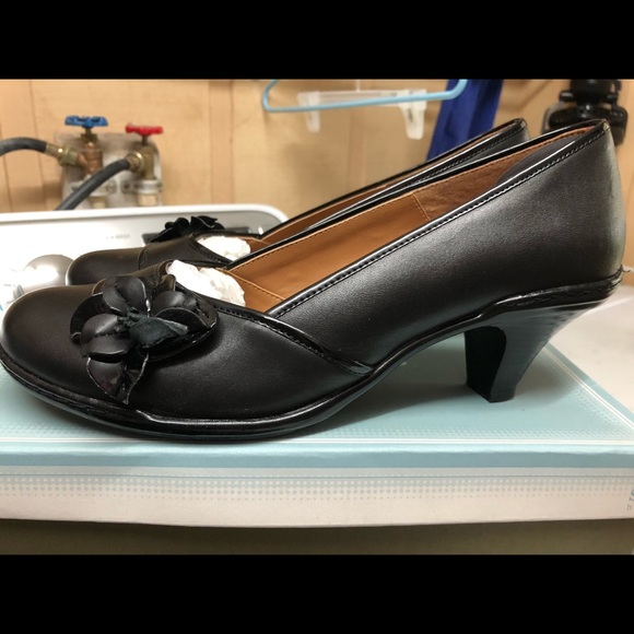 Soft Shoe by Medicus “Rose” black heels - Picture 1 of 4